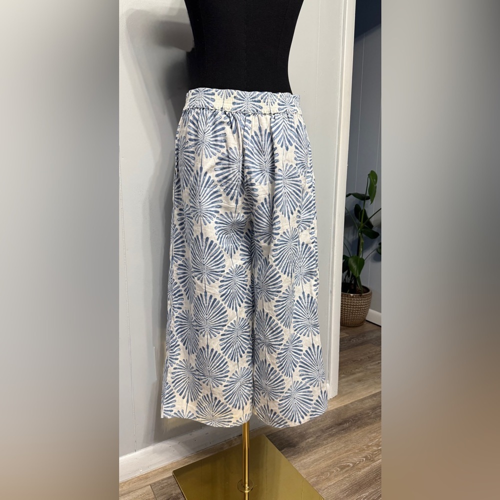#1) Joie Blue and White 100% Linen crop-Pants - Picture 2 of 7